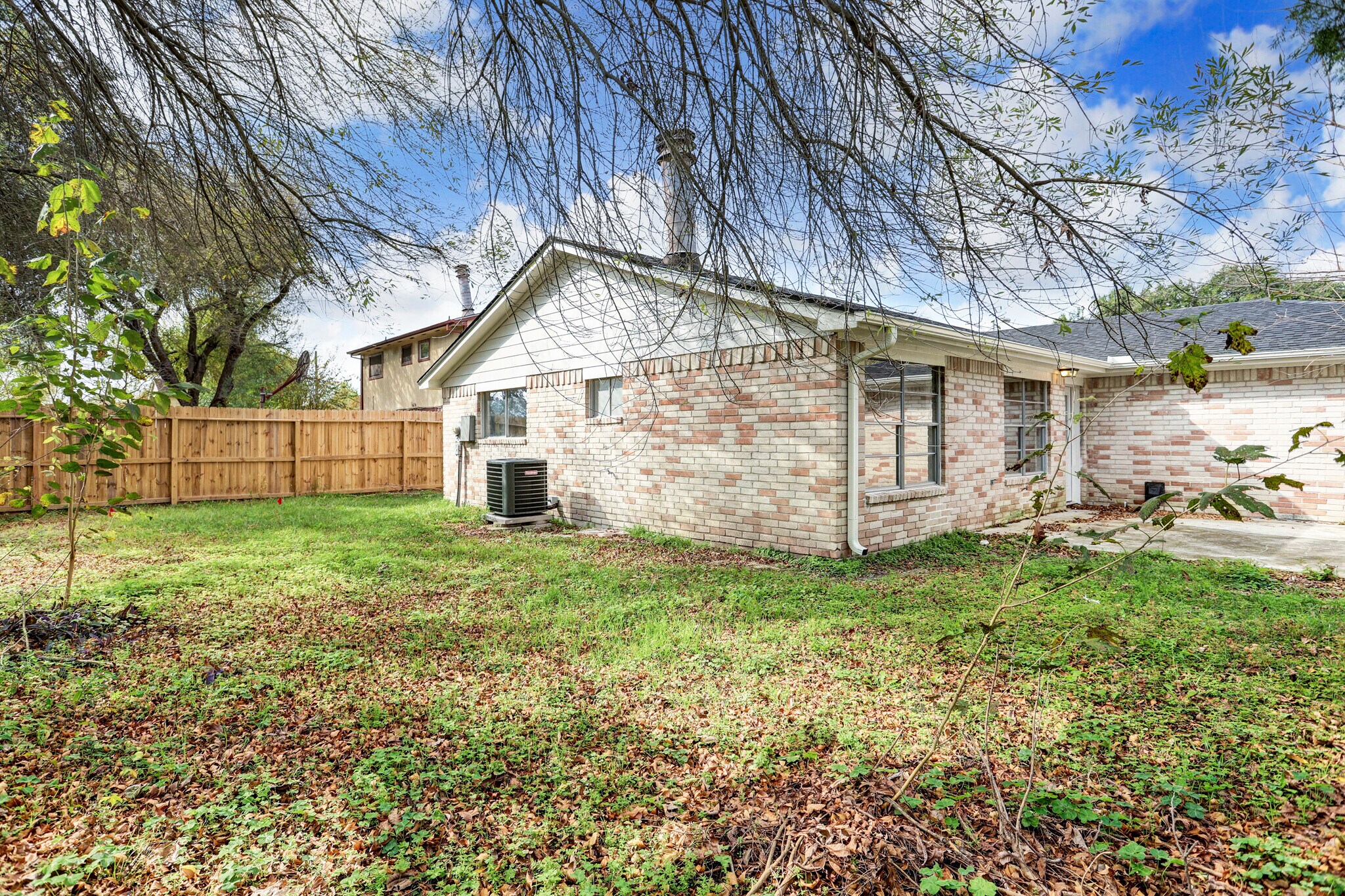 Building Photo - 2071 Delphi Ln