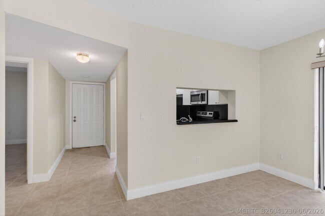 Building Photo - 351 Club Cir