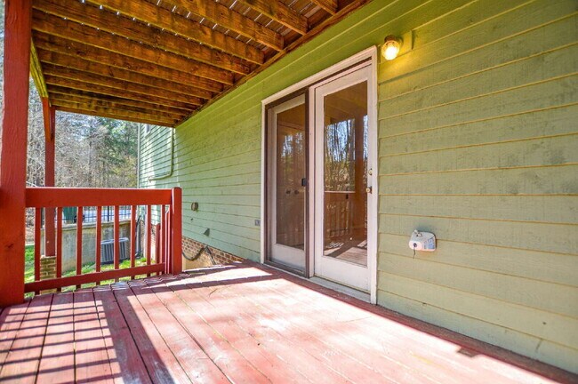 Building Photo - Primary Suite with Sauna | Finished Basement | Private Backyard Retreat | Tega Cay 3 Bedrooms | 3...