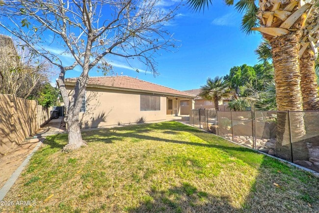 Building Photo - 1157 W Mesquite St