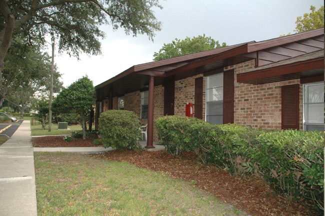 Building Photo - Woodcliff Apartments