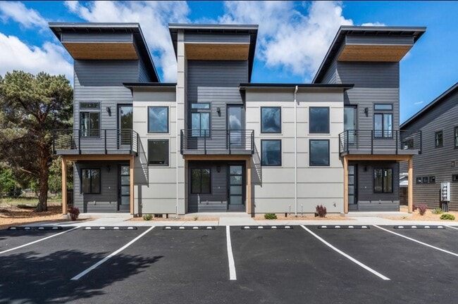 Building Photo - Gorgeous BRAND NEW Modern 2-bd/2-bath Condo in Redmond, OR!