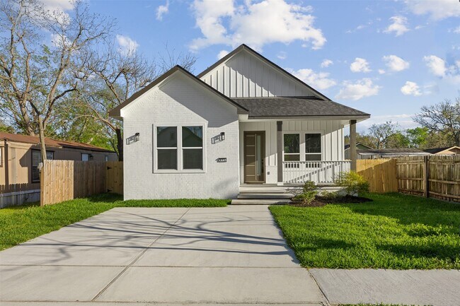 Building Photo - 615 Lettie St