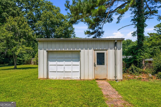 Building Photo - 3940 Hubert Dr