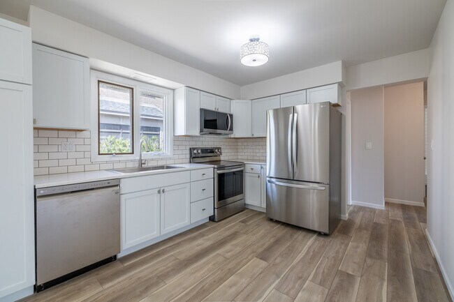 Building Photo - 4231 Belle Aire Ln
