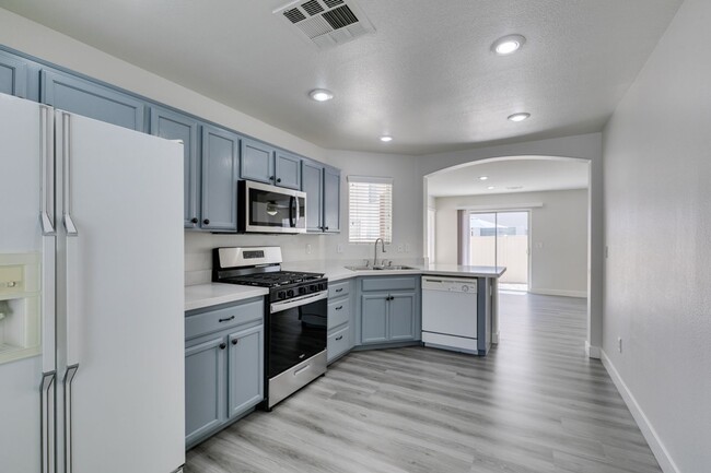 Building Photo - NEWLY UPDATED 4 BEDROOM HOME IN THE SOUTHWEST