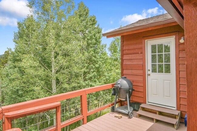 Building Photo - 204 Bristlecone Way