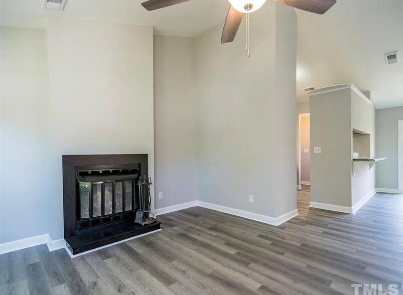 Building Photo - Room in House on Harmony Ct