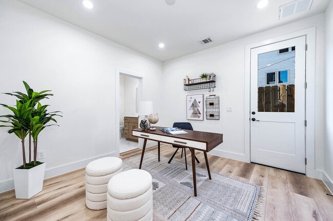 Building Photo - 3209 St Emanuel St