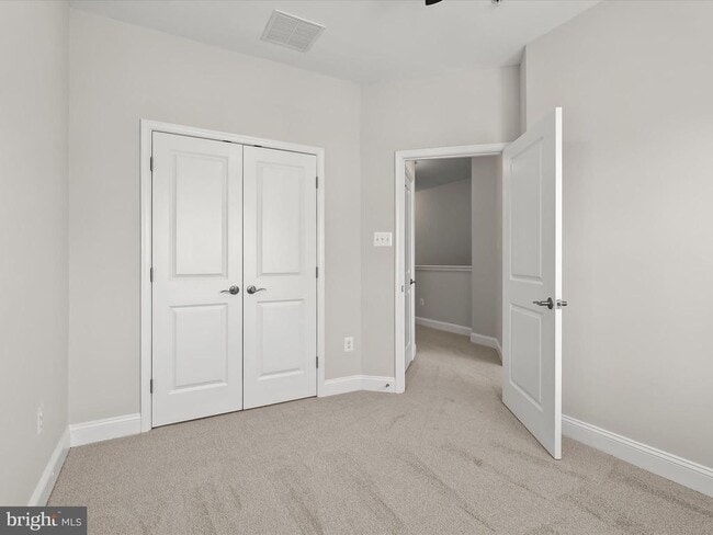 Building Photo - 5803 Lois Ln