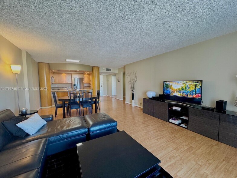 Building Photo - 3800 S Ocean Dr