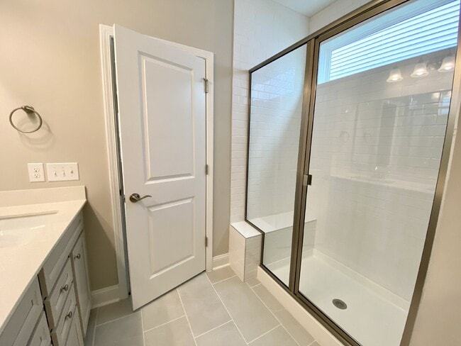 Building Photo - Three Bedroom Home in Malind Bluff!