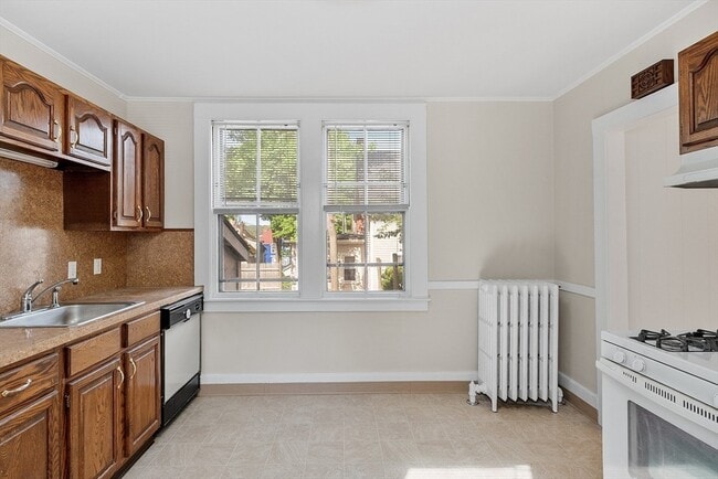 Building Photo - 93 Upham St