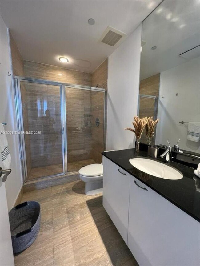 Building Photo - 15811 Collins Ave