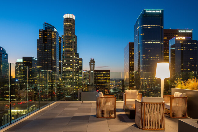 Rooftop Terrace - 400 S Broadway