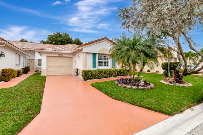 Building Photo - 6129 Heliconia Rd