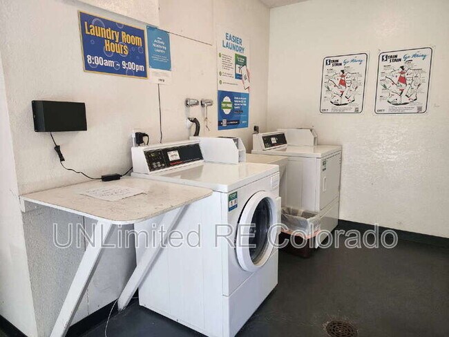 Building Photo - 230 S Brentwood St