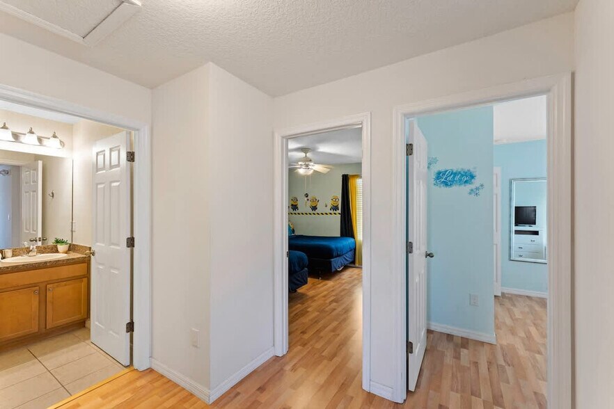 Building Photo - 481 Las Fuentes Dr