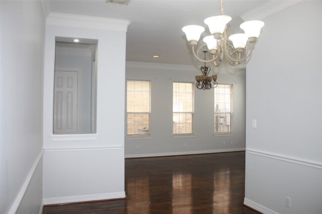 Building Photo - 3206 E Park At Beverly Hills