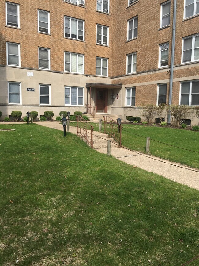 7060 N Sheridan Rd 7060 N Sheridan Rd Chicago IL 60626 Apartment Finder