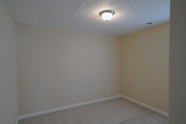 Building Photo - 138 Alton Cir