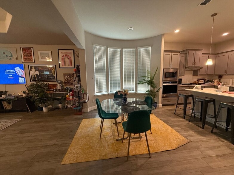 Building Photo - 1121 Knightsbridge Rd