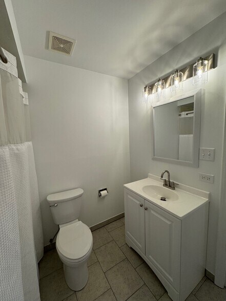 Building Photo - 9731 S 90th Ave