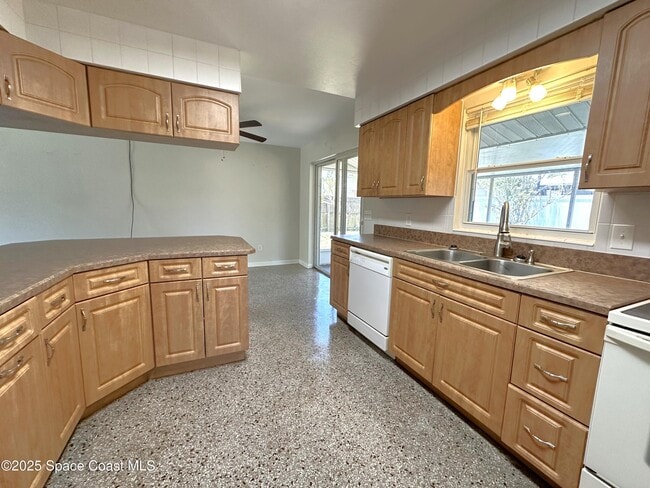 Building Photo - 4780 E Key Dr