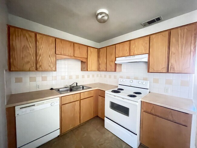 Building Photo - 400 Brittney Way