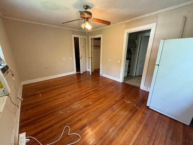 Building Photo - Grey Gables Apartments