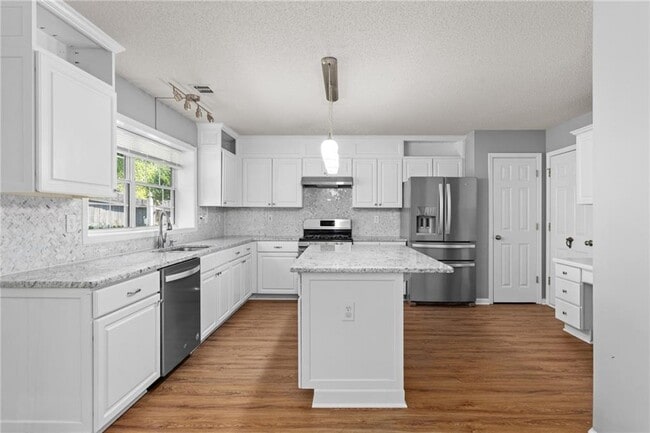 Building Photo - 13030 Carriage Park Ln