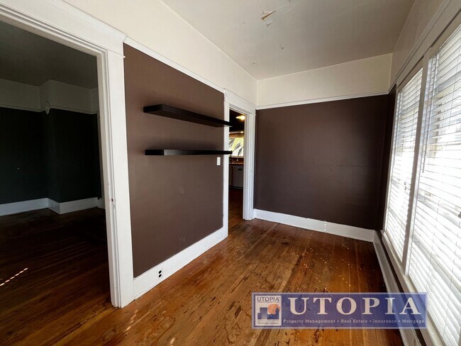 Building Photo - Charming 3 bedroom, 2 bathroom home in the...