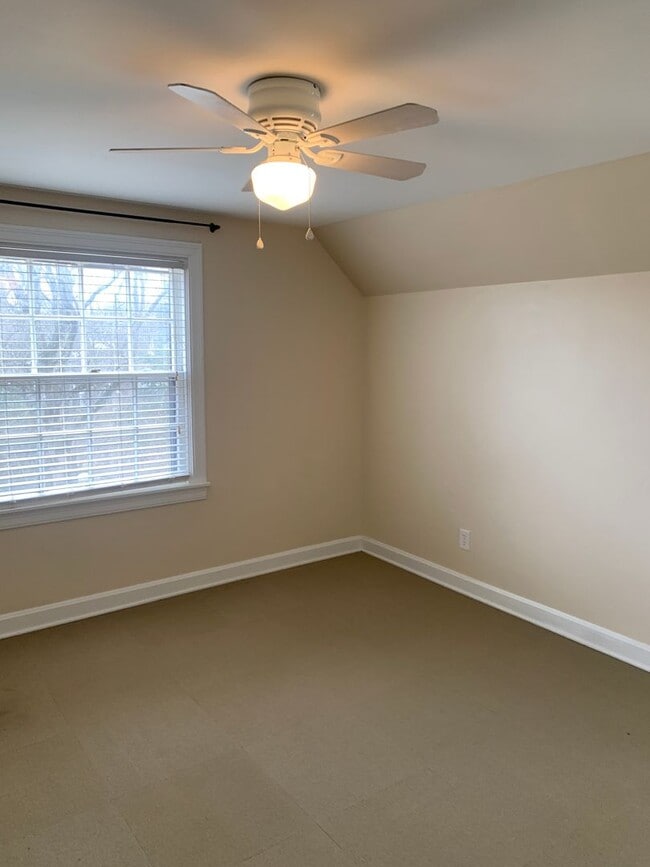 Building Photo - Seneca Gardens