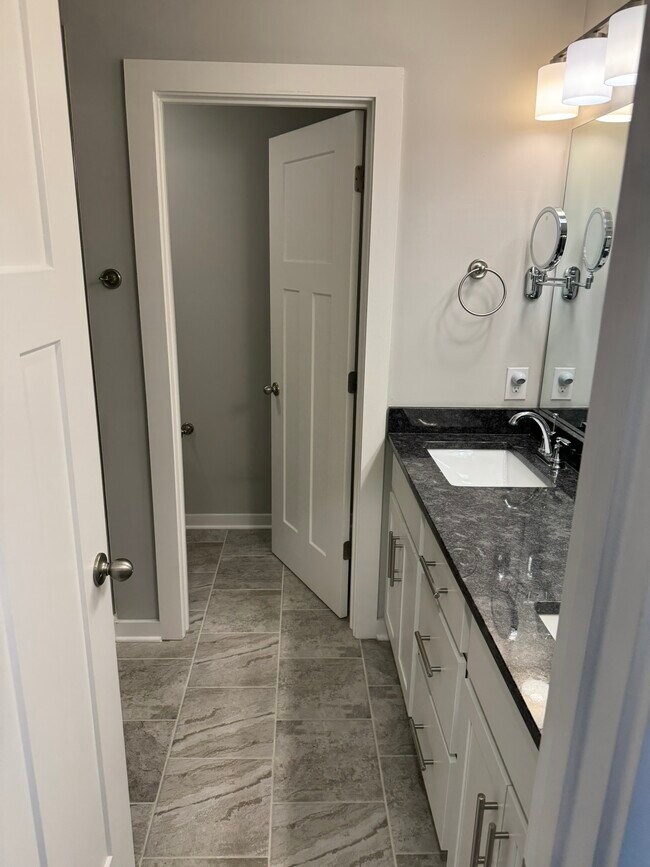 Building Photo - 689 Hickory Industrial Dr