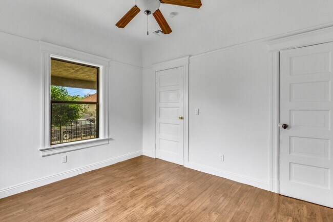 Building Photo - 1492 W 28th St