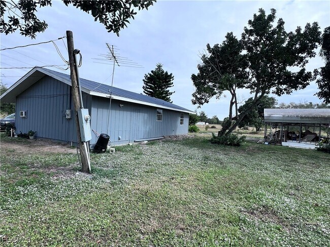 Building Photo - 3921 Fort Denaud Rd