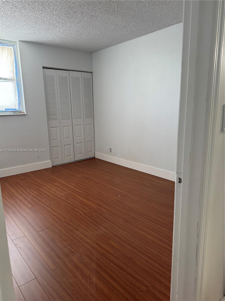 Building Photo - 117 Lake Emerald Dr