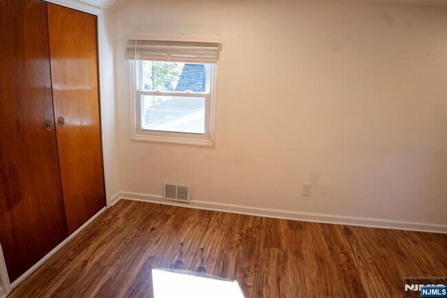 Building Photo - 58 Elm St