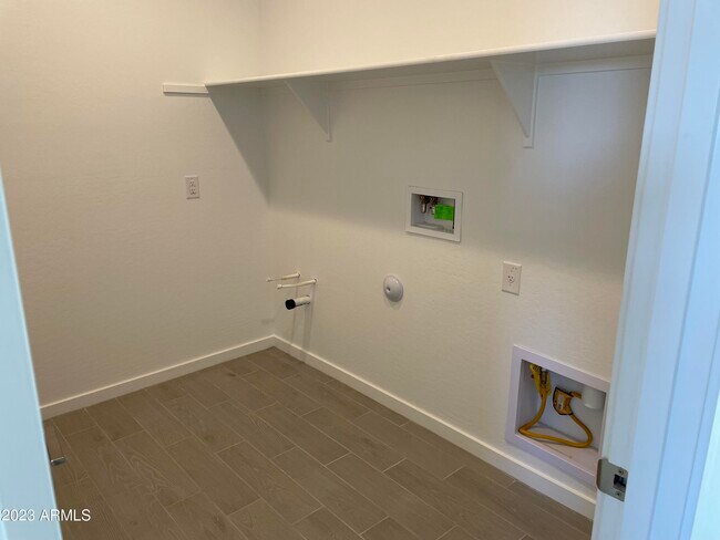 Building Photo - 17401 W Red Fox Rd