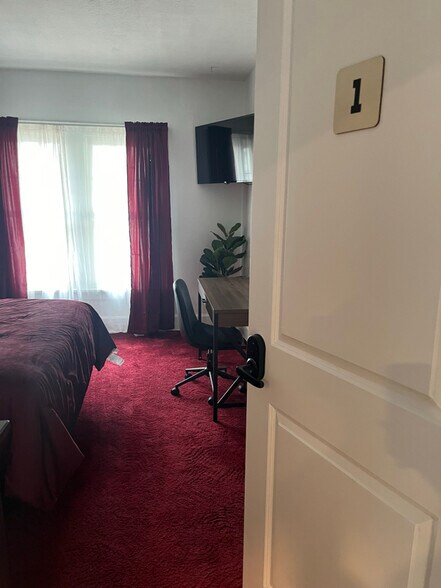 Building Photo - 369 E Tuscarawas Ave