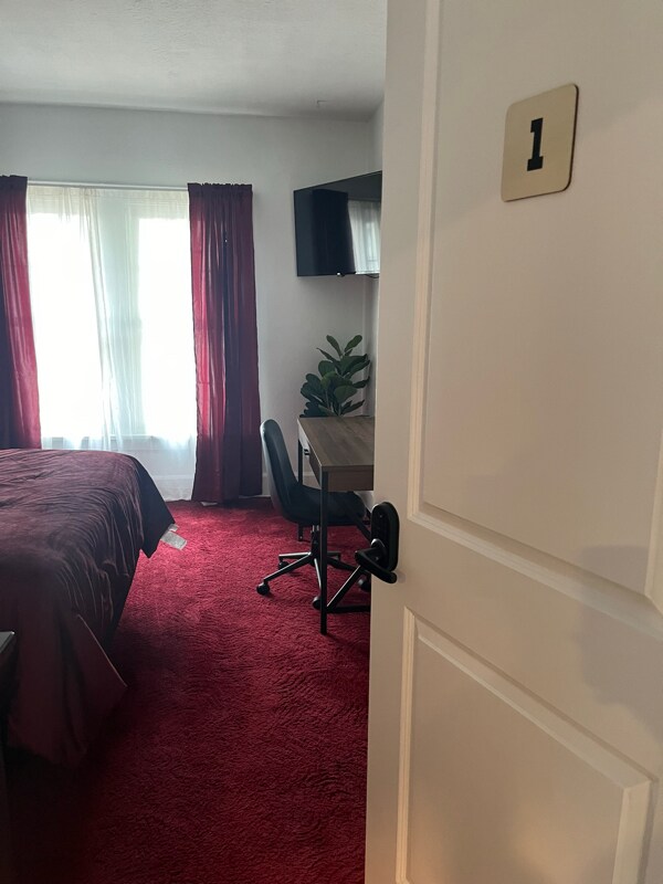 Building Photo - 369 E Tuscarawas Ave