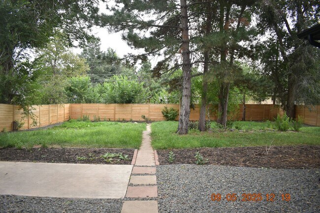 Building Photo - 4 bedroom / 3 bath / Beautifully Updated