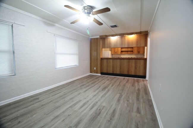 Building Photo - 3255 Clemwood Dr