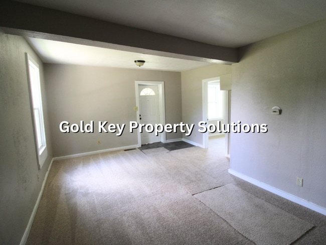 Building Photo - Nicely remodeled 2 BR 1 BA with Garage and...