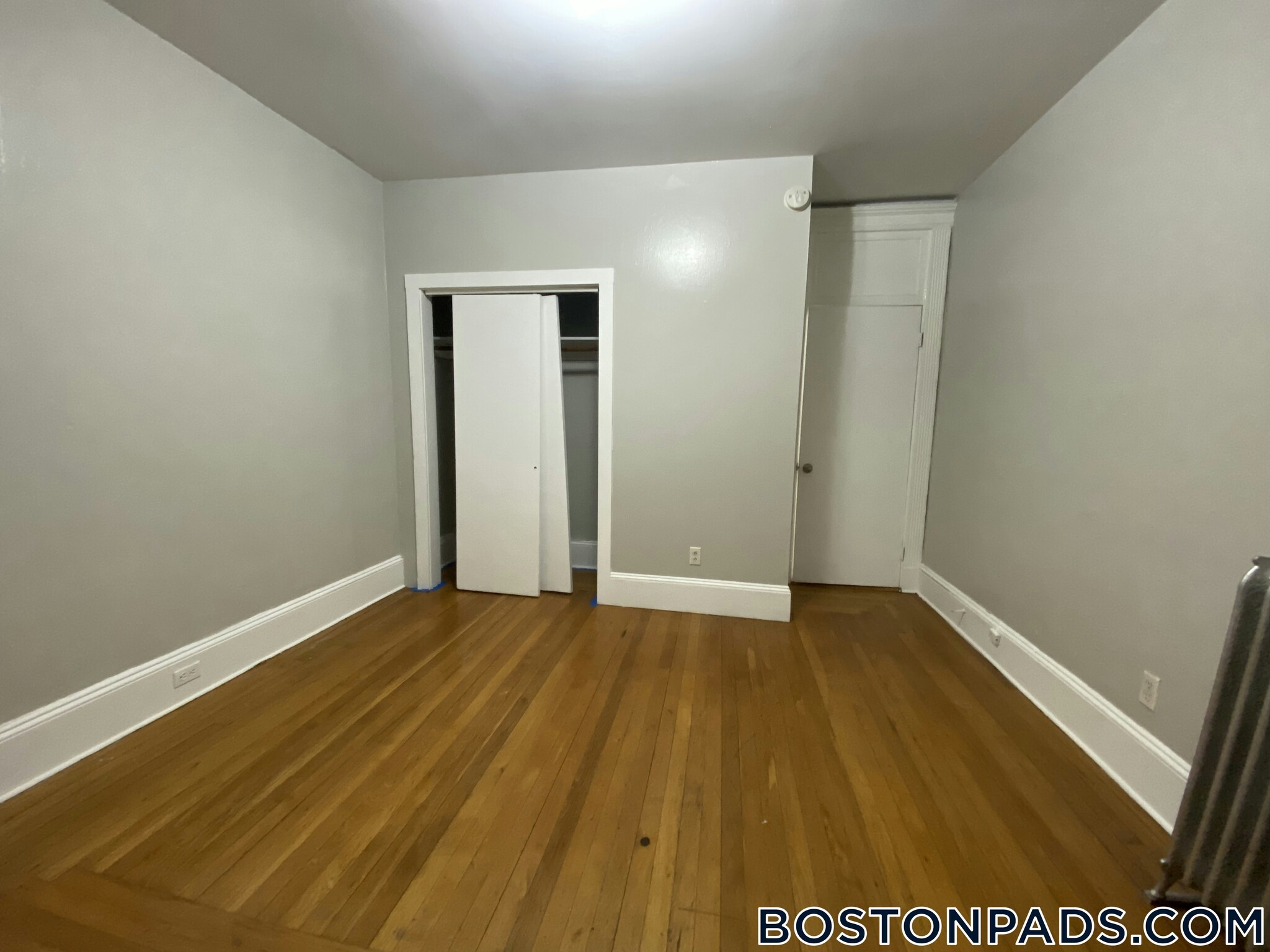 Building Photo - 463 Park Dr