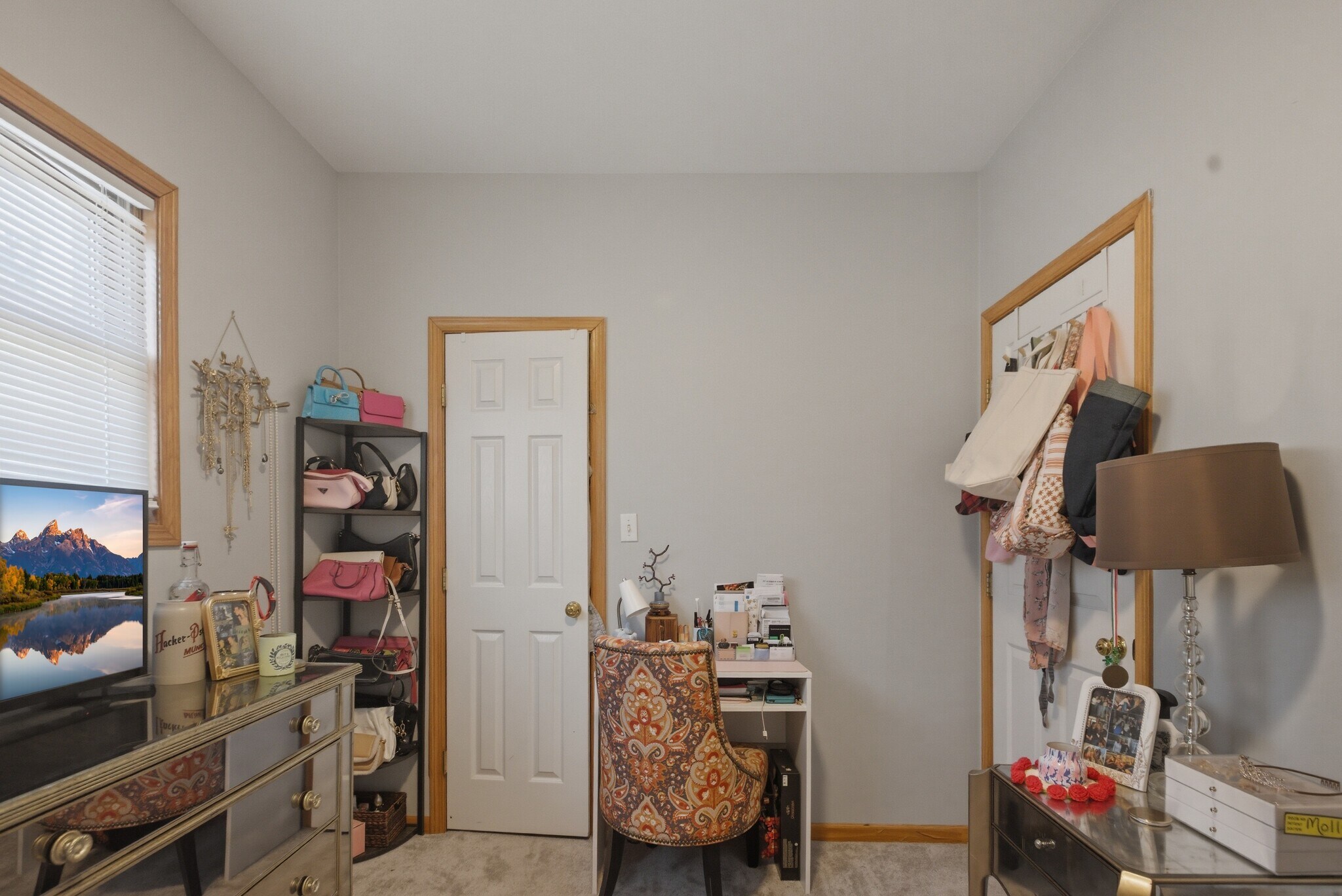 Building Photo - 844 N Wood St