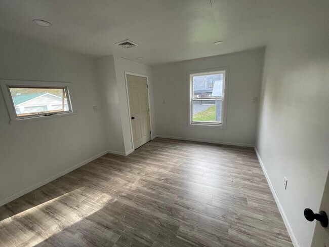 Building Photo - Charming 3-Bed Back House Retreat in Dalmatia, PA – Cozy Comfort Awaits!