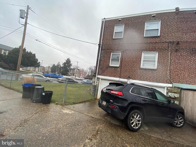 Building Photo - 6434 Oxford Ave