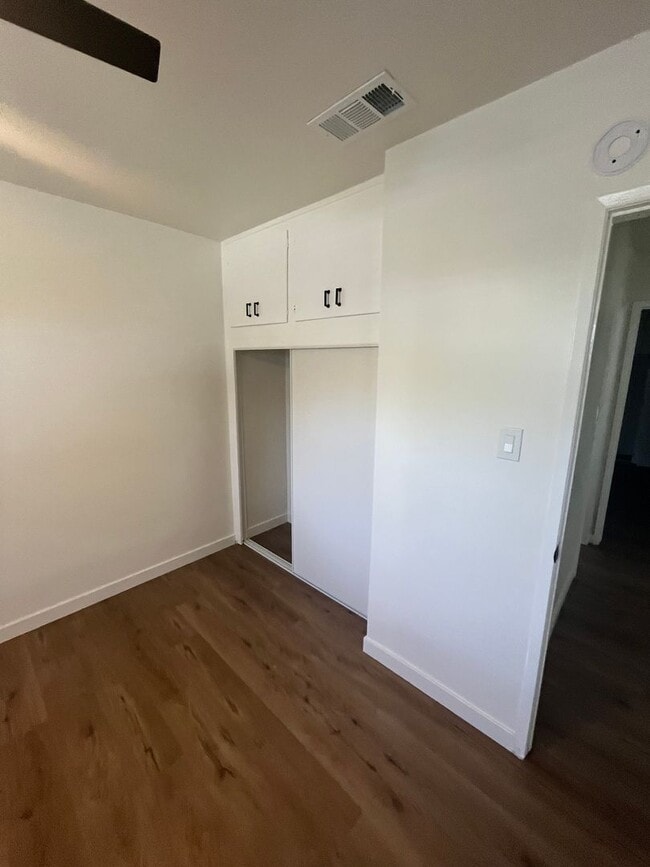 Building Photo - Lovely 3 Bedroom 1 Bath House with Garage