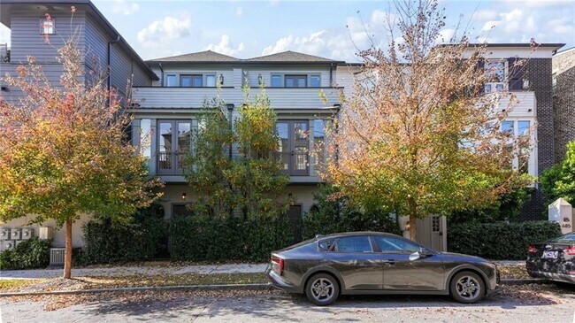 Primary Photo - 689 Fraser St SE